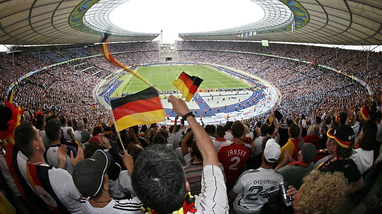 Deutschland zeigte sich als Gastgeber der WM 2006 von seiner besten Seite. Um die Vergabe ranken sich aber seit jeher viele Gerüchte.