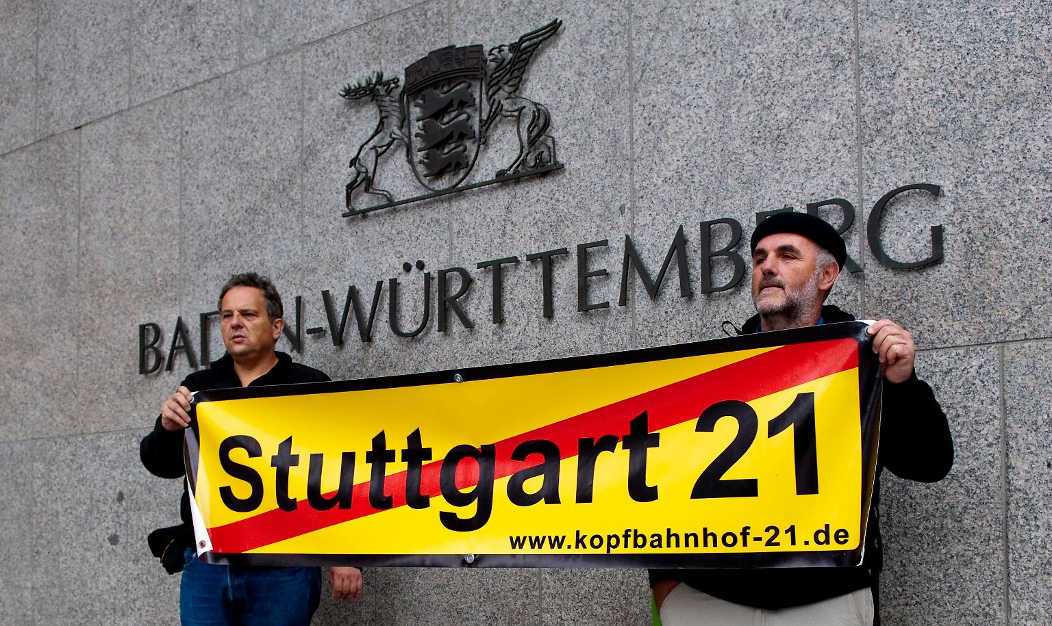 Der 30. September 2010 ist "Tag X". Er beginnt unter harmlosen Vorzeichen.