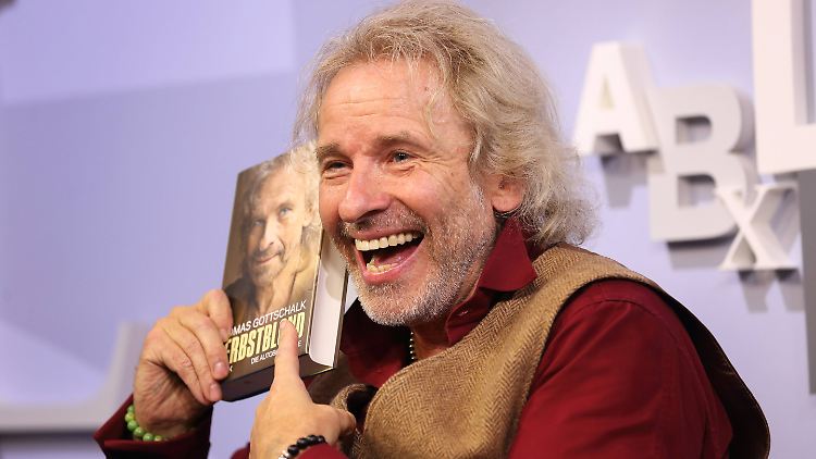 Thomas Gottschalk las Mönchen aus seinem Buch "Herbstblond" vor.