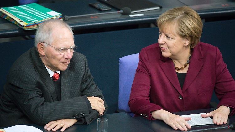 Finanzminister Schäuble muss sein Projekt der Schwarzen Null im kommenden Jahr offensichtlich ad acta legen.