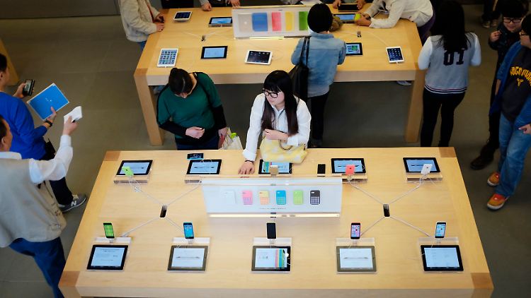Ein überaus ertragreiches Geschäft: Apple verkauft iPhones und iPads rund um die Welt (Archivbild).