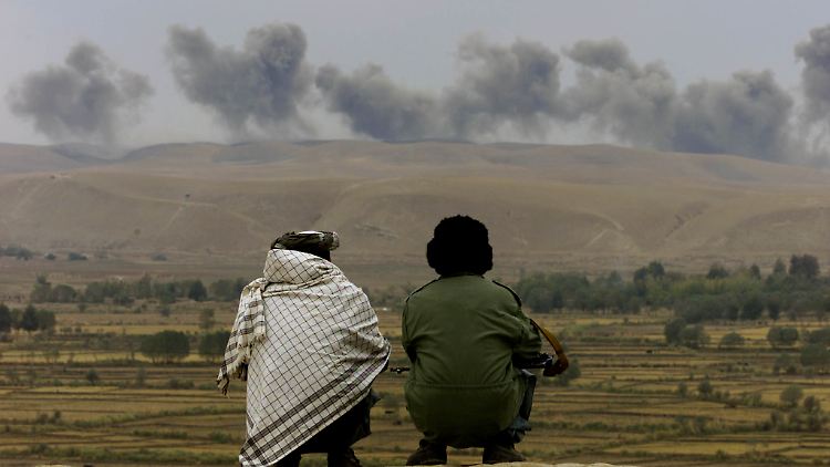 Die Situation in Afghanistan ist prekär. Die größte Bedrohung für die Bürger geht von lokalen Machthabern und Kommandeuren aus.