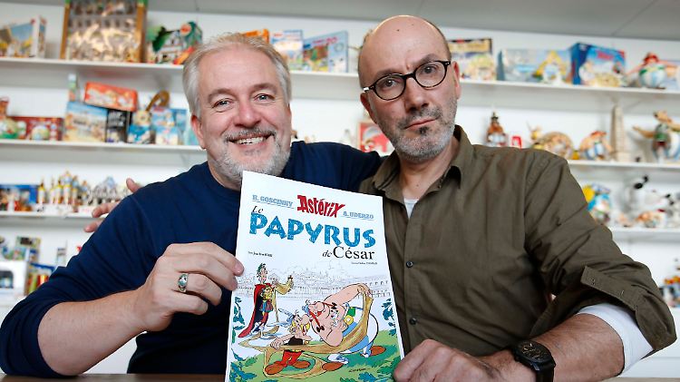 Zeichner Didier Conrad (l.) und Jean-Yves Ferri bei der Präsentation des Bandes "Der Papyrus des Cäsar" von 2015.