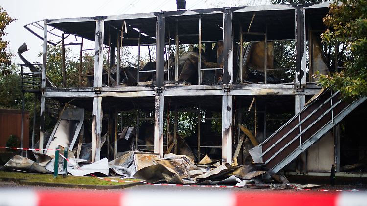 Mit 40 Mann musste die Feuerwehr anrücken, um den Brand zu löschen.