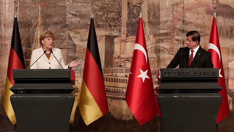 Bundeskanzlerin Angela Merkel in Ankara mit ihrem türkischen Pendant Ahmet Davutoglu.