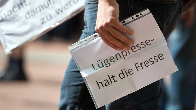 Mindestens 39 gewaltsame Übergriffe gegen Journalisten in Deutschland zählt Reporter ohne Grenzen.