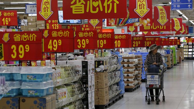 Nach dem Willen ihrer Führung sollen die Chinesen mehr konsumieren. Das rasante, exportgetriebene Wachstum der vergangenen Jahrzehnte lässt sich damit allerdings nicht aufrechterhalten.