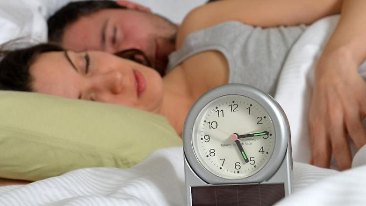 Bei der nächsten Zeitumstellung gibt es eine Stunde mehr. Am besten gewöhnt man sich an die Winterzeit, wenn man schon jetzt mit der Umstellung beginnt.