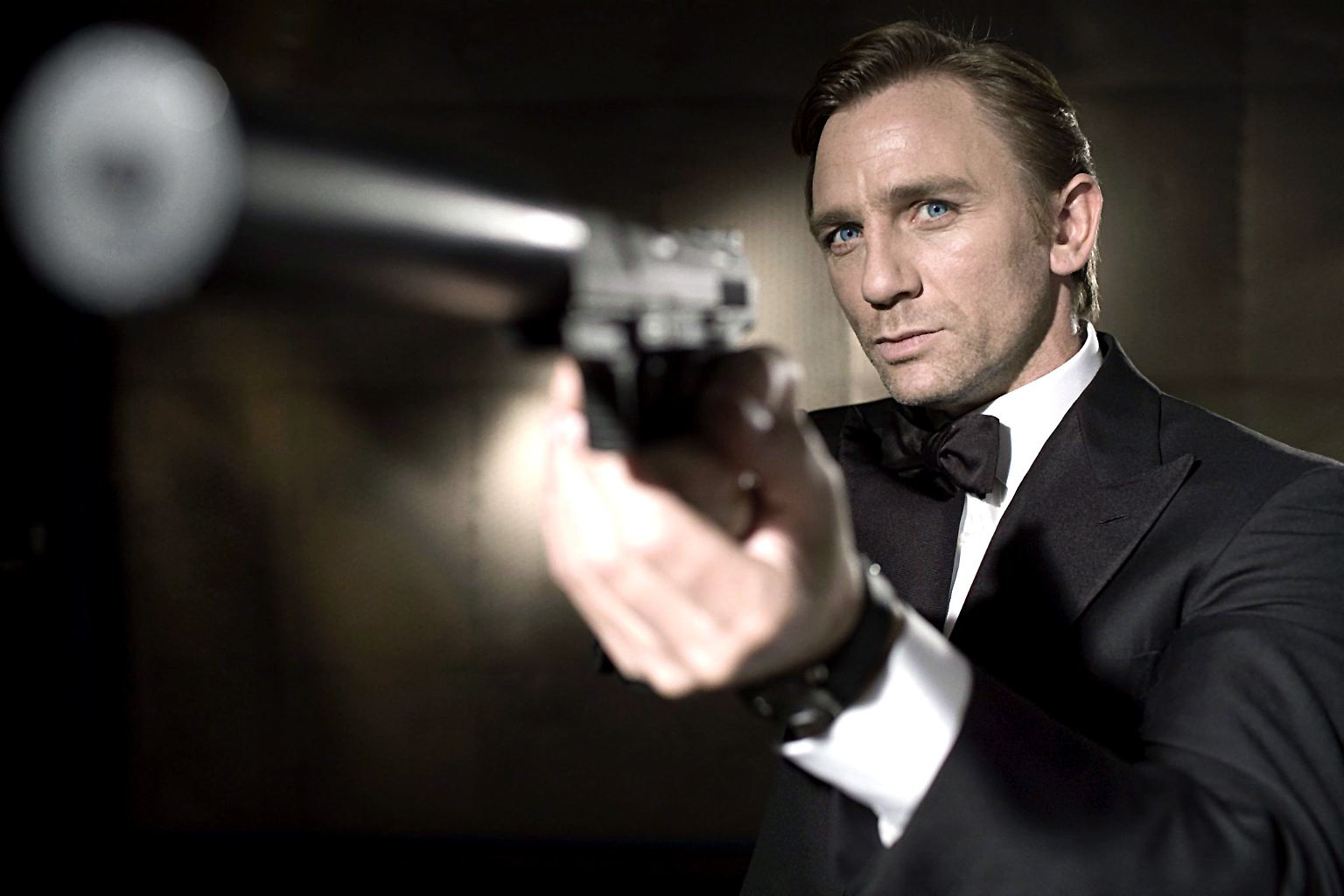 Der smarte James Bond und seine Bettgeschichten sind seit vielen Jahren Teil der 007-Story. Und wer auch einmal in einem Bett aus dem Film nächtigen will, der muss nur etwas Geld hinblättern.