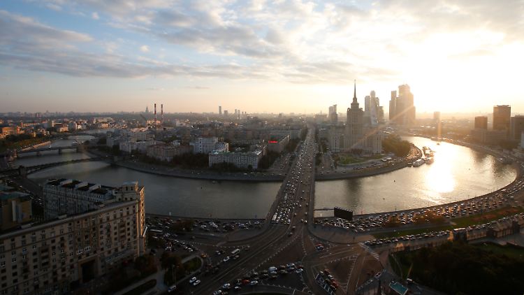 Aufs Jahr gerechnet, geht es mit der russischen Wirtschaft voraussichtlich 3,9 Prozent bergab.