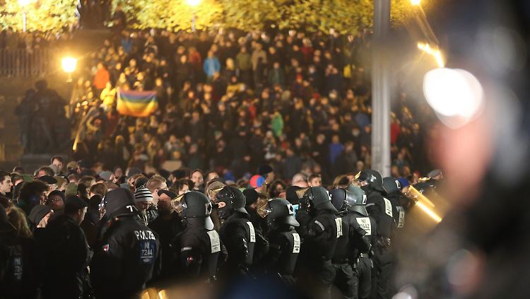 Am Rande der Demonstrationen gab es offenbar kurze und heftige Zusammenstöße.