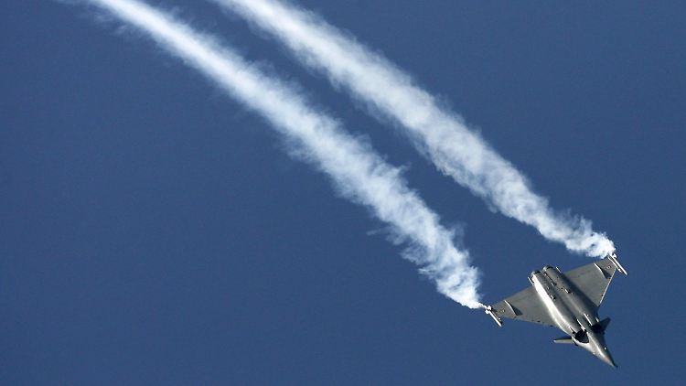 Von einem französischen Kampfflugzeug, ähnlich wie dieses hier vom Typ Rafale, wollen die Russen bedrängt worden sein. Doch sie haben sich offenbar geirrt.