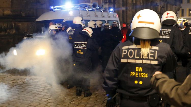 In der Dresdner Innenstadt kam es am Abend zu Krawallen.