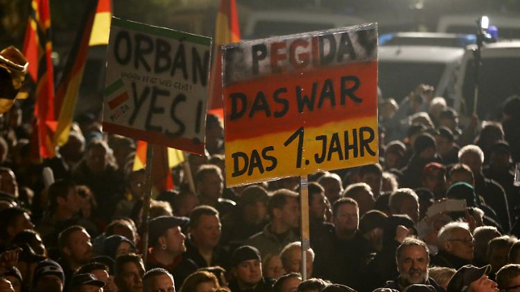 Pegida-Anhänger aus ganz Deutschland sind nach Dresden gekommen.