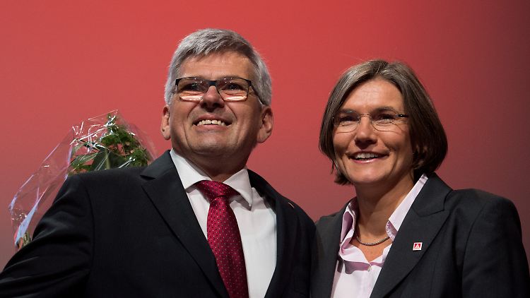 Zwei altgediente Gewerkschafter und doch eine kleine Revolution für die Metallgewerkschaft. 