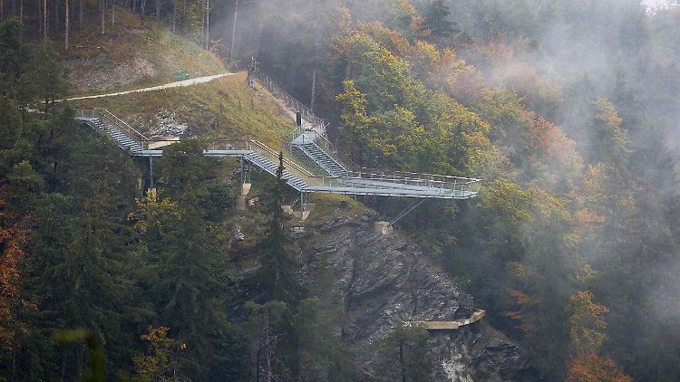Hier stürzte Ena Kadic in die Tiefe: die Aussichtsplattform "Drachenfelsen" am Bergisel in Innsbruck.