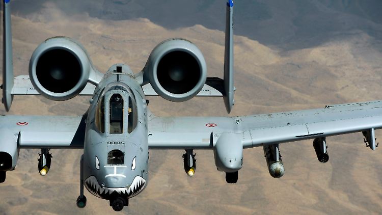 Ein dutzend Flugzeuge vom Typ A-10 sollen die Angriffe auf den IS effektiver machen.