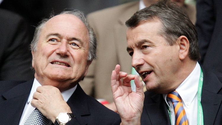 Fifa-Präsident Joseph Blatter (r.) und DFB-Präsident Wolfgang Niersbach (l.).
