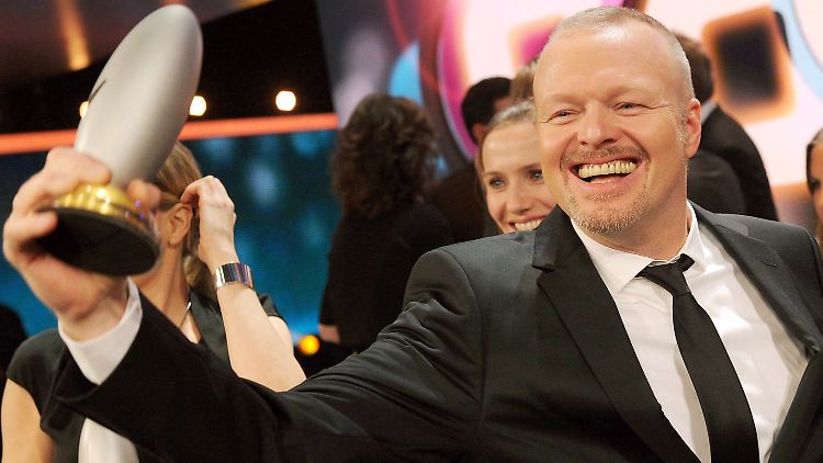Stefan Raab ist diesen Abend nicht nur Preisträger sondern auch Geburtstagskind.