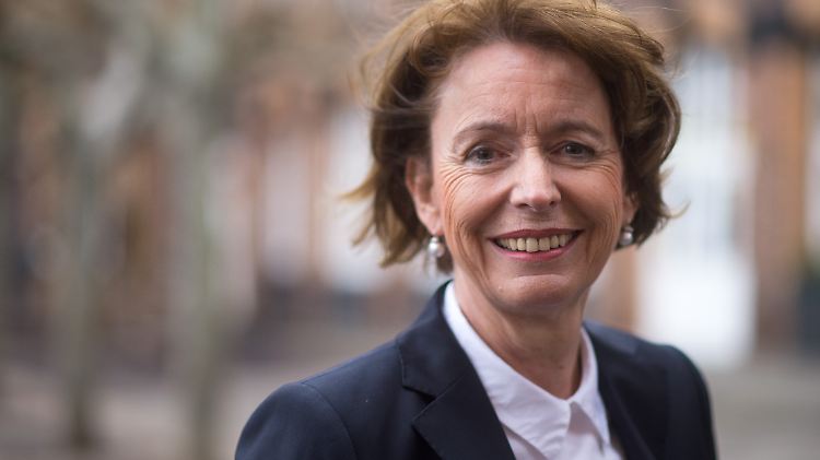 Henriette Reker wurde am Tag nach dem Attentat zur Oberbürgermeisterin von Köln gewählt. Ihr Heilungsprozess verläuft gut.