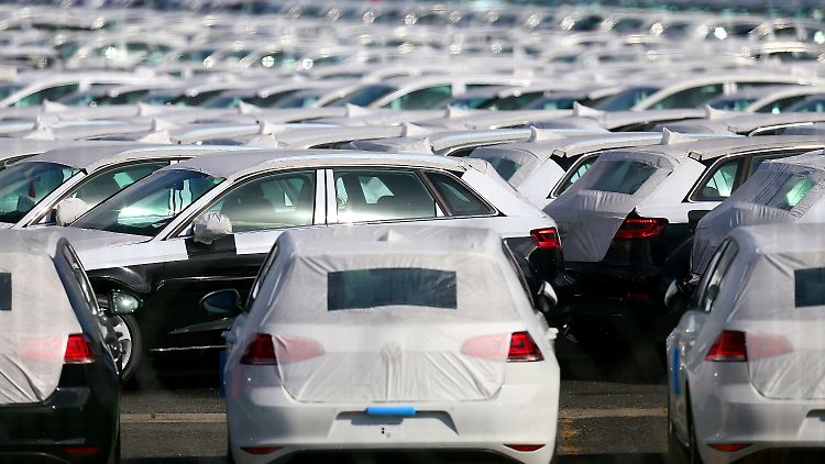 Der Schritt kommt spät: Volkswagen stoppt den Neuwagenverkauf für eine "sehr begrenzte Anzahl an Fahrzeugen".
