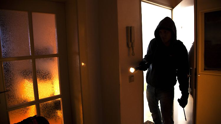 Dass Einbrecher in die Wohnung kommen, fürchten vor allem Ältere. 