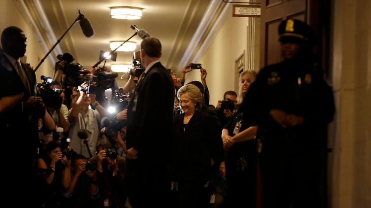 Hillary Clinton nutzt die Anhörung, um außenpolitische Leitlinien zu präsentieren.