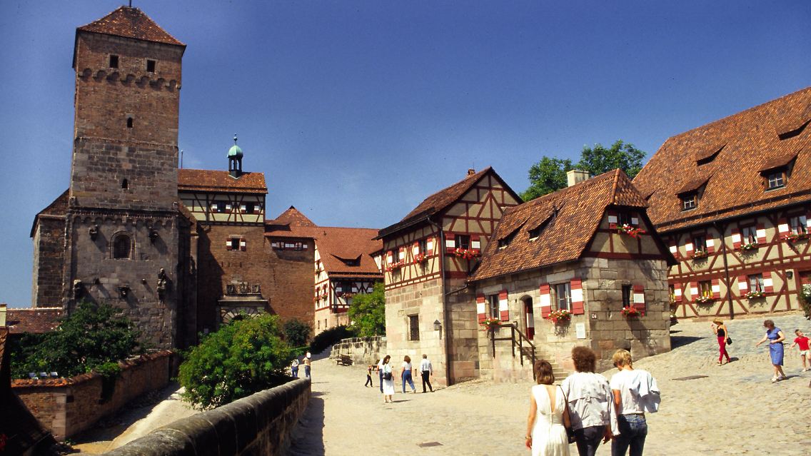 Das Wahrzeichen von Nürnberg: In der Kaiserburg erwartet Besucher heute ein Museum, in dem es um die Baugeschichte der Anlage geht.
