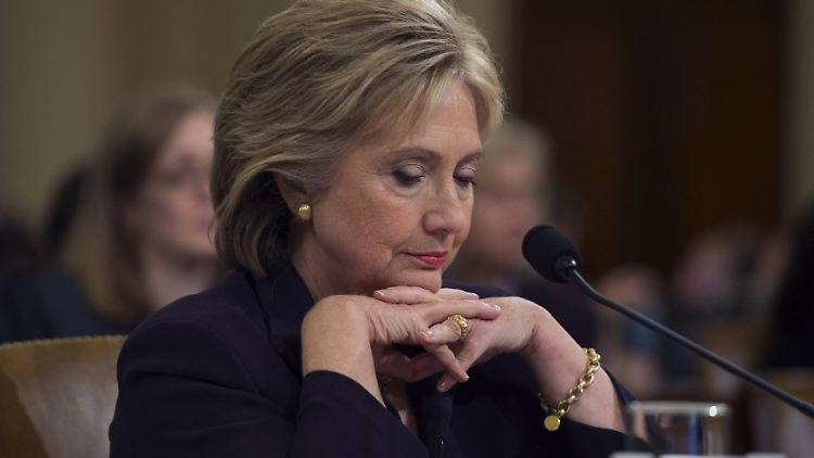 Clinton wirft den Republikanern vor, den Anschlag zu politischen Zwecken auszuschlachten.