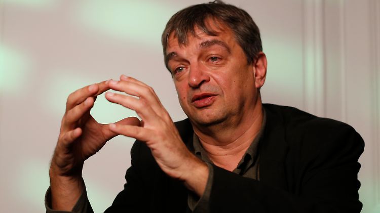 Jérôme Champagne möchte neuer Präsident beim Fußballweltverband Fifa werden.