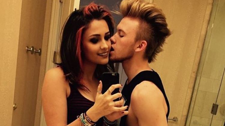 Paris Jackson ist schwer verliebt in Chester Castellaw. Angeblich will sie ihn heiraten.