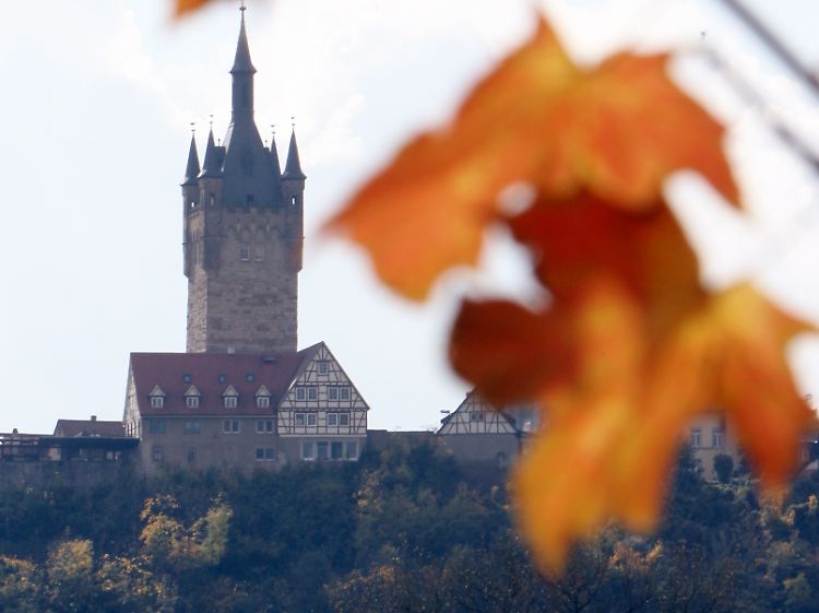Blauer Turm in Bad Wimpfen: der mittelalterliche Turm ragt weithin sichtbar aus dem Stadtzentrum heraus.