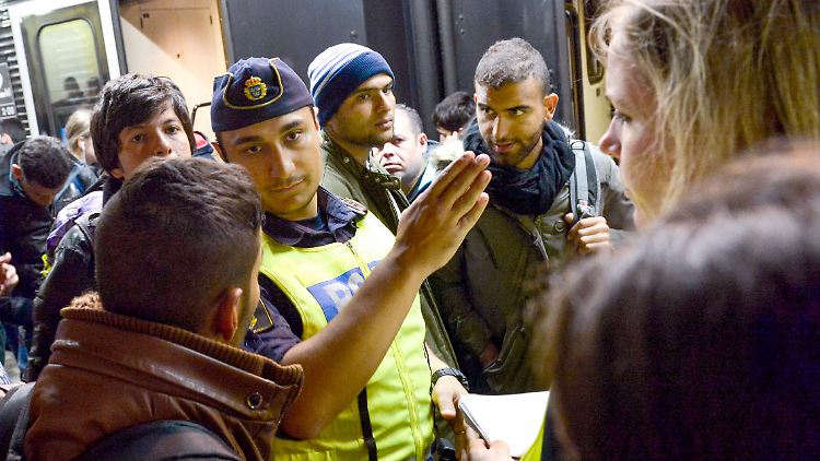 Diese Flüchtlinge haben halb Europa durchquert, bis sie schließlich in Stockholm ankommen.