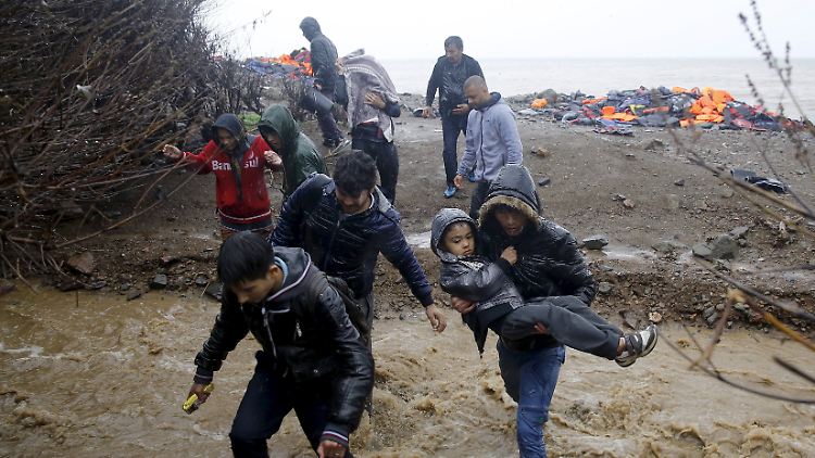 Afghanische Flüchtlinge erreichen die griechische Insel Lesbos.