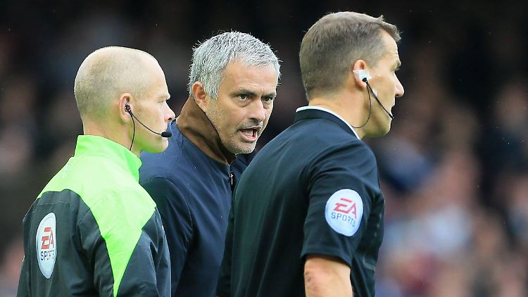 Rot gab es auch für Mourinho, der seine Dauerfehde mit den Referees fortsetzte.