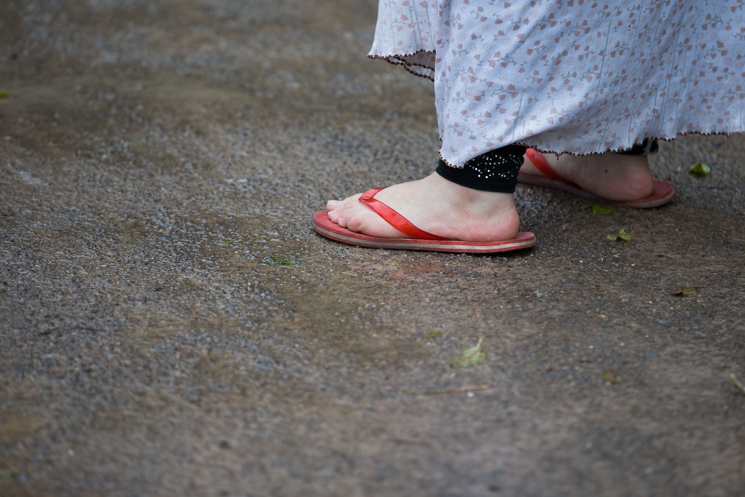 Flip-Flops sind in deutschen Flüchtlingslagern das gängige Schuhwerk, die Bewohner sind es gewohnt aus ihrer Heimat.