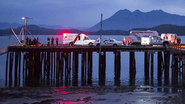 Rettungskräfte in Tofino bei der Suche nach Opfern: Mindestens vier Menschen überlebten das tragische Unglück nicht.