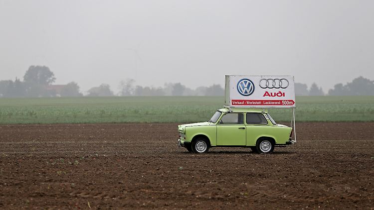 Wie dieser VW-Händler auf die Idee kam, im Herbst 2015 augerechnet mit einem Trabant für seine Autos zu werben, ist nicht bekannt. 