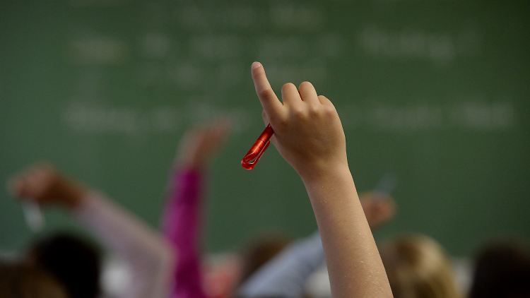Wozu melden, wenn kein Lehrer da ist, der einen dran nimmt?