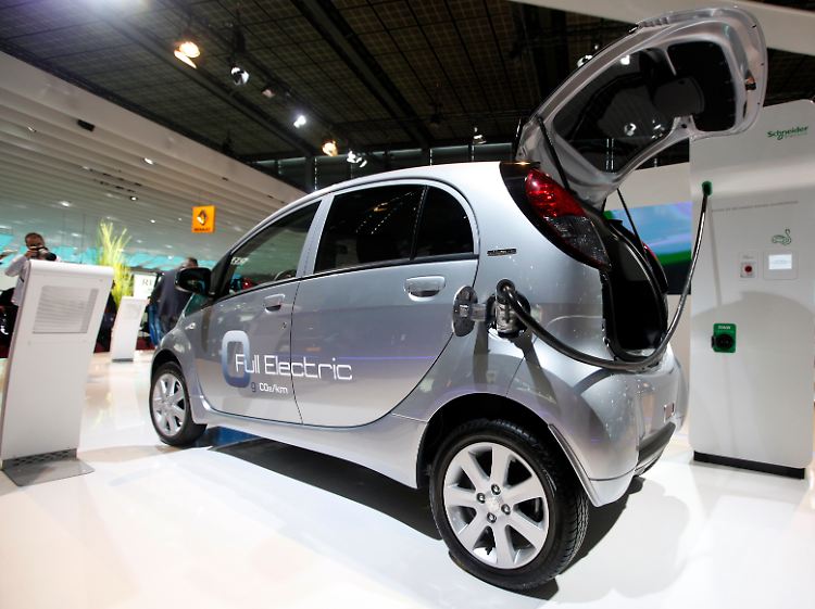 Der Peugeot iOn fährt nur mit Strom, ist aber teuerer als ein vergleichbarer Benziner.