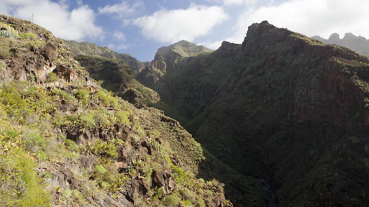 Ein Erdrutsch an einem Wanderweg in der "Höllenschlucht" auf der Kanareninsel Teneriffa kostete eine deutsche Urlauberin das Leben.