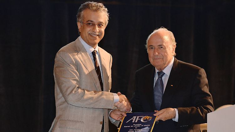 Der scheidende und derzeit gesperrte Fifa-Präsident Joseph Blatter (r.) und sein möglicher Amtsnachfolger Scheich Salman Bin Ibrahim Al Khalifa.