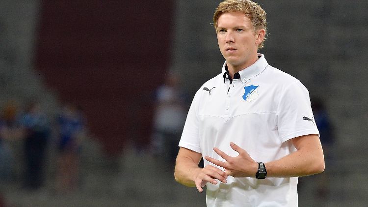 "Der Julian befindet sich momentan bei der Trainer-Ausbildung zum Fußballlehrer"