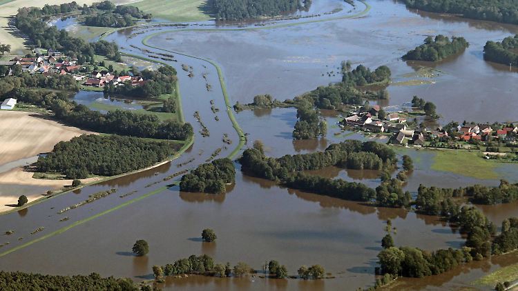 Das Dorf Meuselko steht in den Fluten der Schwarzen Elster.