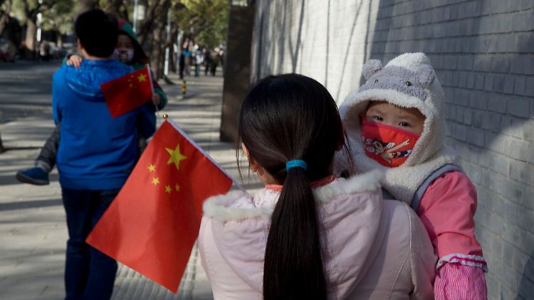 Chinas kommunistische Partei hat angekündigt, von
ihrer Ein-Kind-Politik abzurücken. Künftig soll jedes Paar zwei
Kinder haben dürfen. 