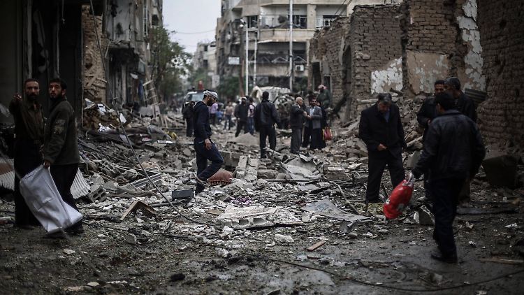 Ein Feldlazarett in Douma, nahe Damaskus, ist nach einem Luftangriff komplett zerstört. 