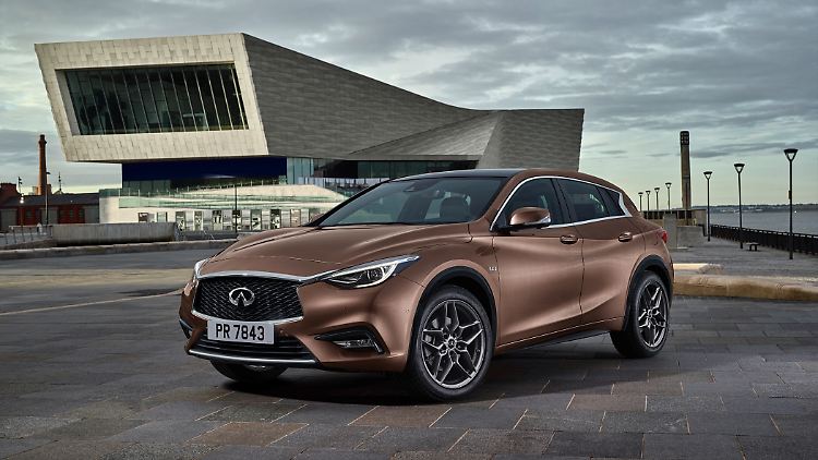 Unter dem geschwungenen Blechkleid des Infiniti Q30 steckt ein Mercedes A-Klasse.