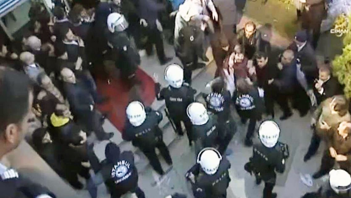 Istanbul Polizeieinsatz Journalisten.JPG