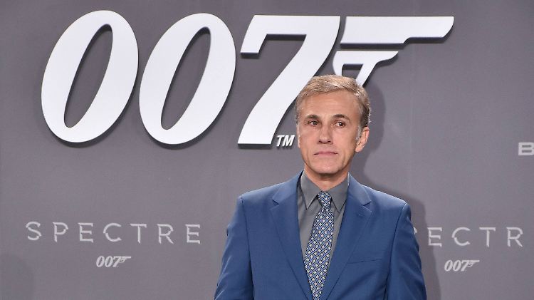 Ob er auch mal gerne Bond, James Bond, wäre? 