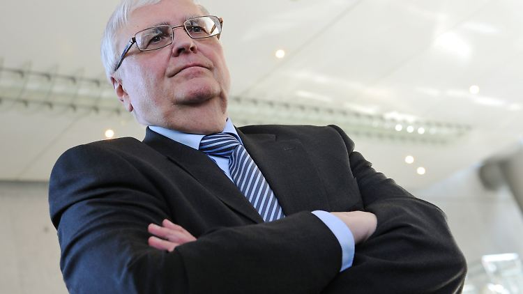 Theo Zwanziger berief sich bisher nur auf eine angebliche Aussage vom früheren WM-Botschafter Günter Netzer. 